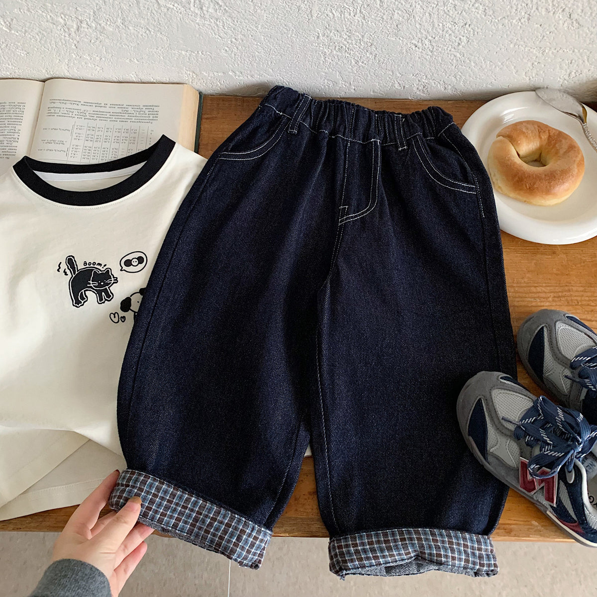 Vintage Loose-Fit Kids Denim Jeans with Plaid Turn-Up Cuffs