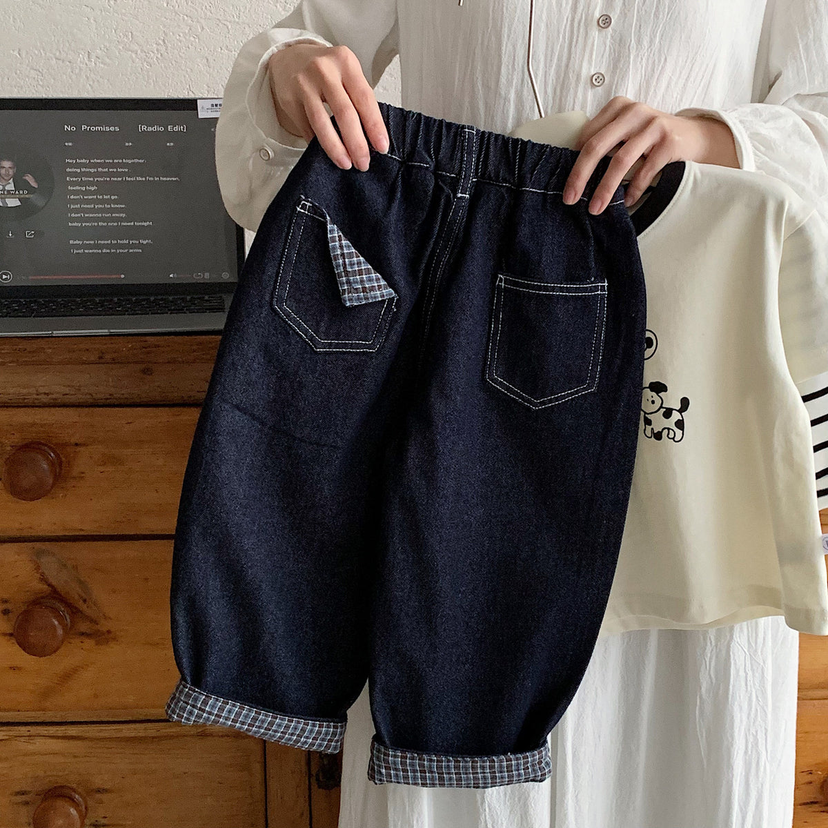 Vintage Loose-Fit Kids Denim Jeans with Plaid Turn-Up Cuffs
