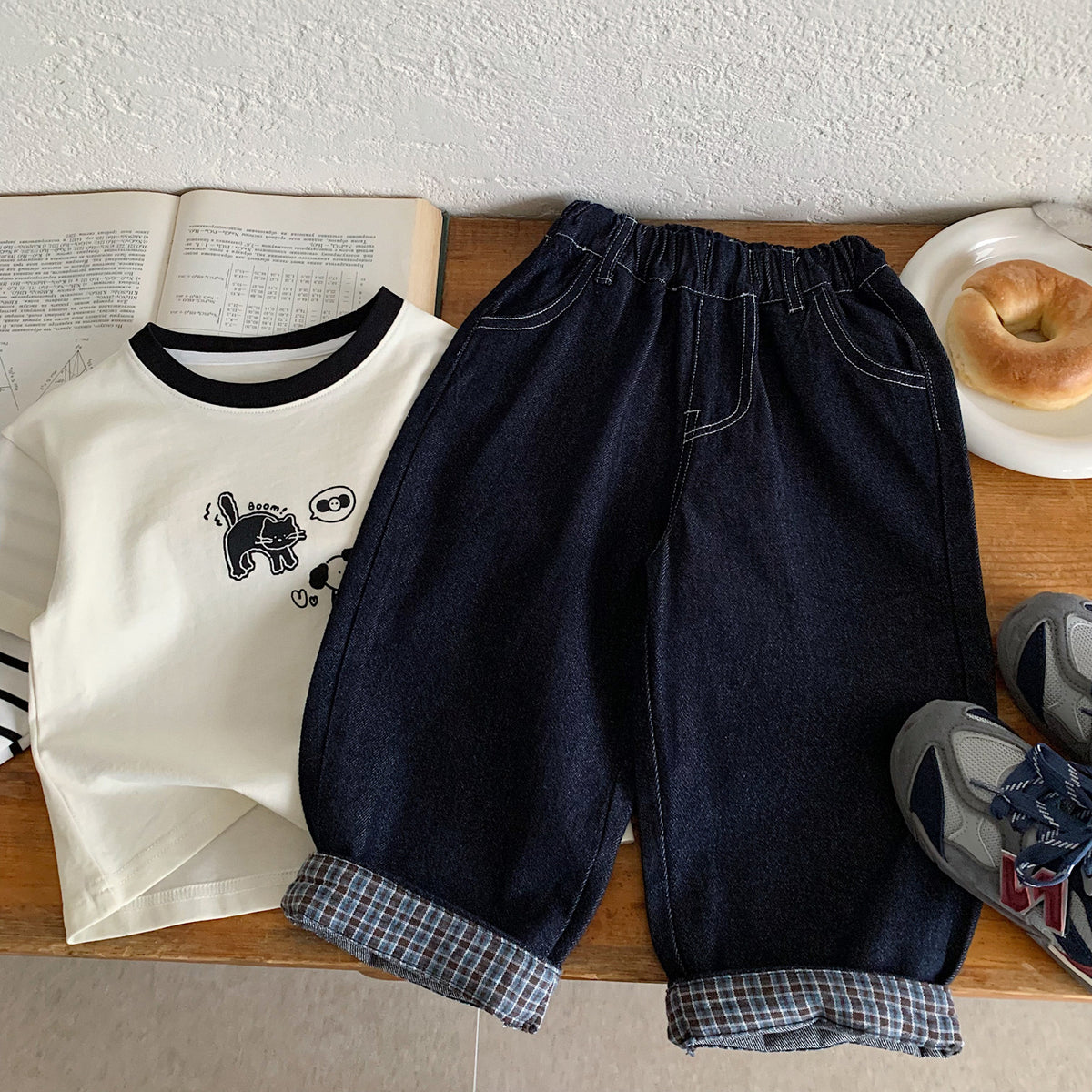 Vintage Loose-Fit Kids Denim Jeans with Plaid Turn-Up Cuffs